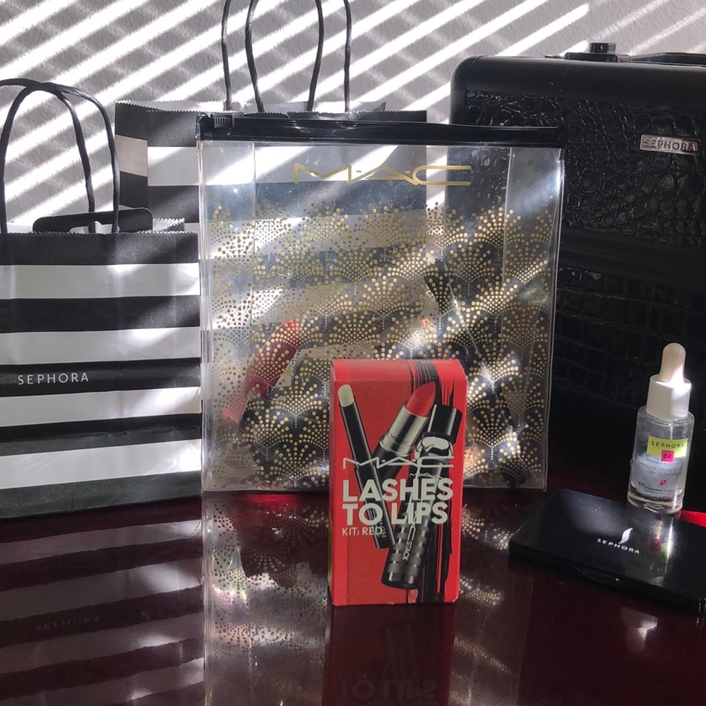 MAC kit red  lashes to lips